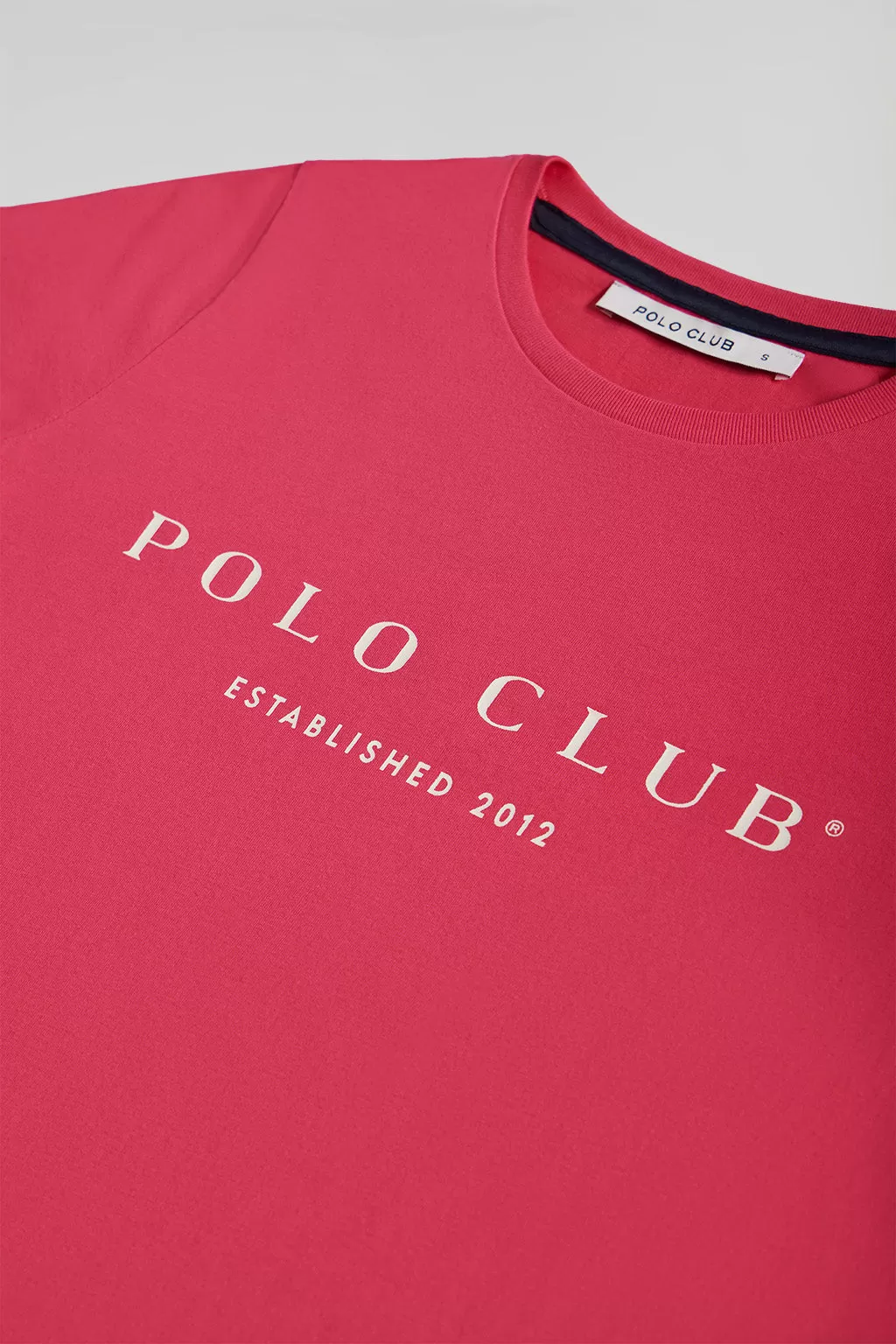 Camiseta color frambuesa con print icónico Polo Club