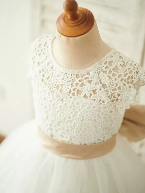 Cute White Little Girl Dress for Wedding Sash Short Sleeves Floral Lace Flower Girl Dresses with BowTie