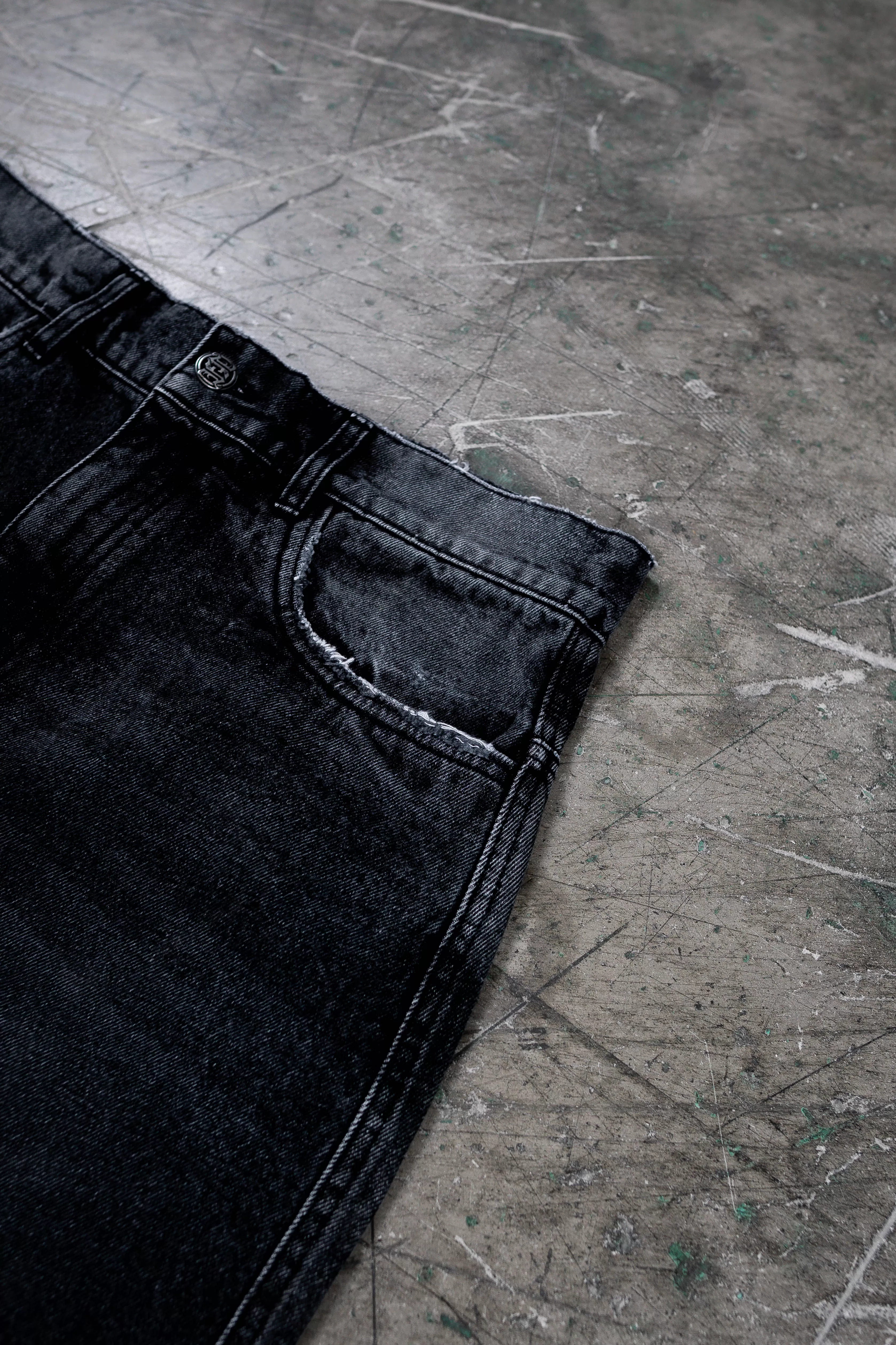 FAVELA FAVELA EMBROIDERY BLACK WASHED DENIM