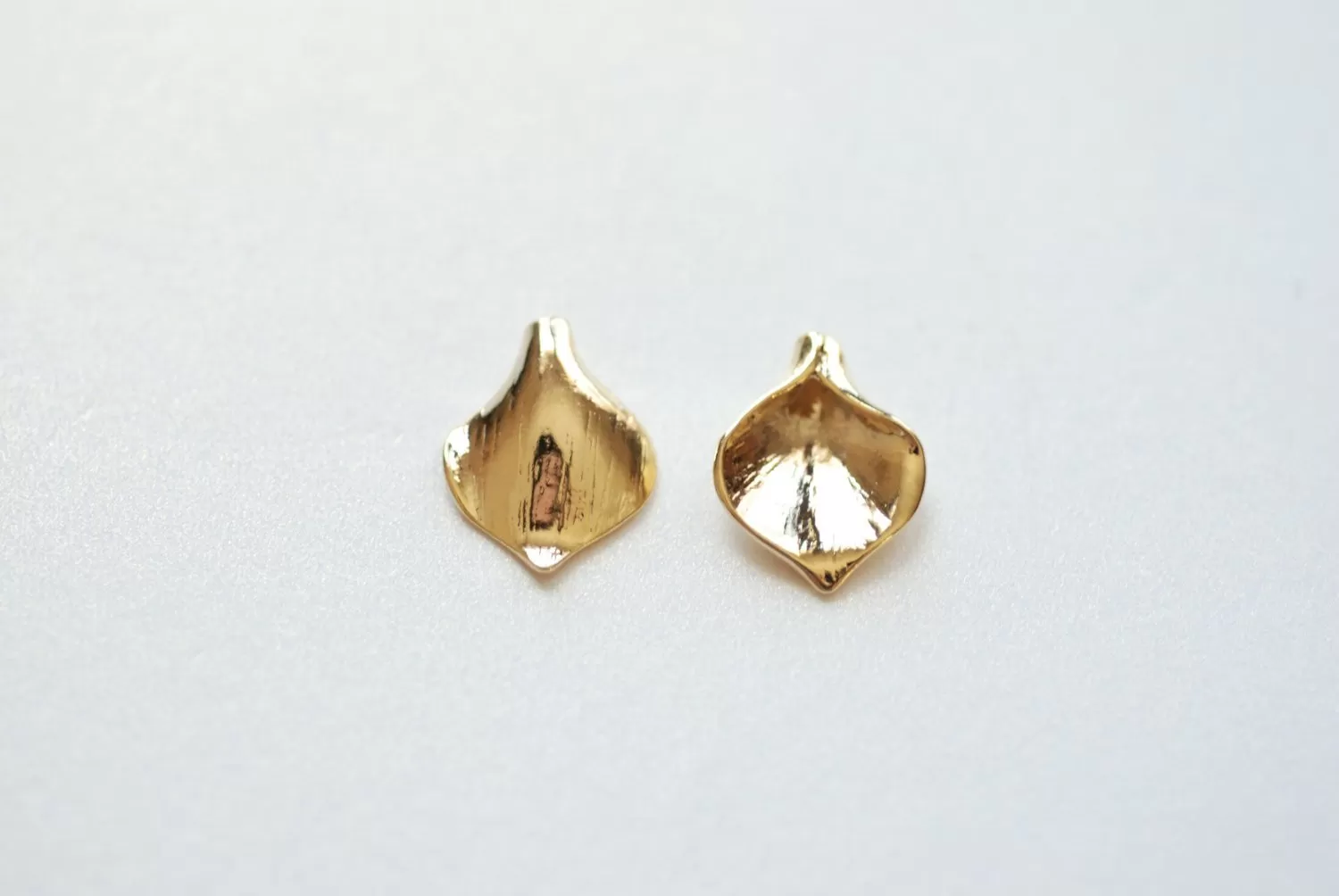 Shiny Vermeil Wholesale Gold Calla Lily Petal Charm- 18k gold plated Sterling Silver bead cap, bead cone, nature pendant, Gold Flower Petal Charm, 187