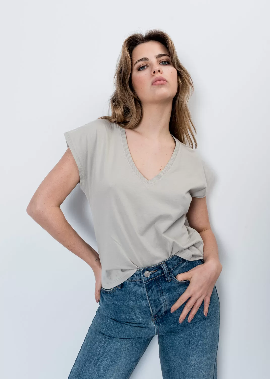 T-shirt basic con scollo a V