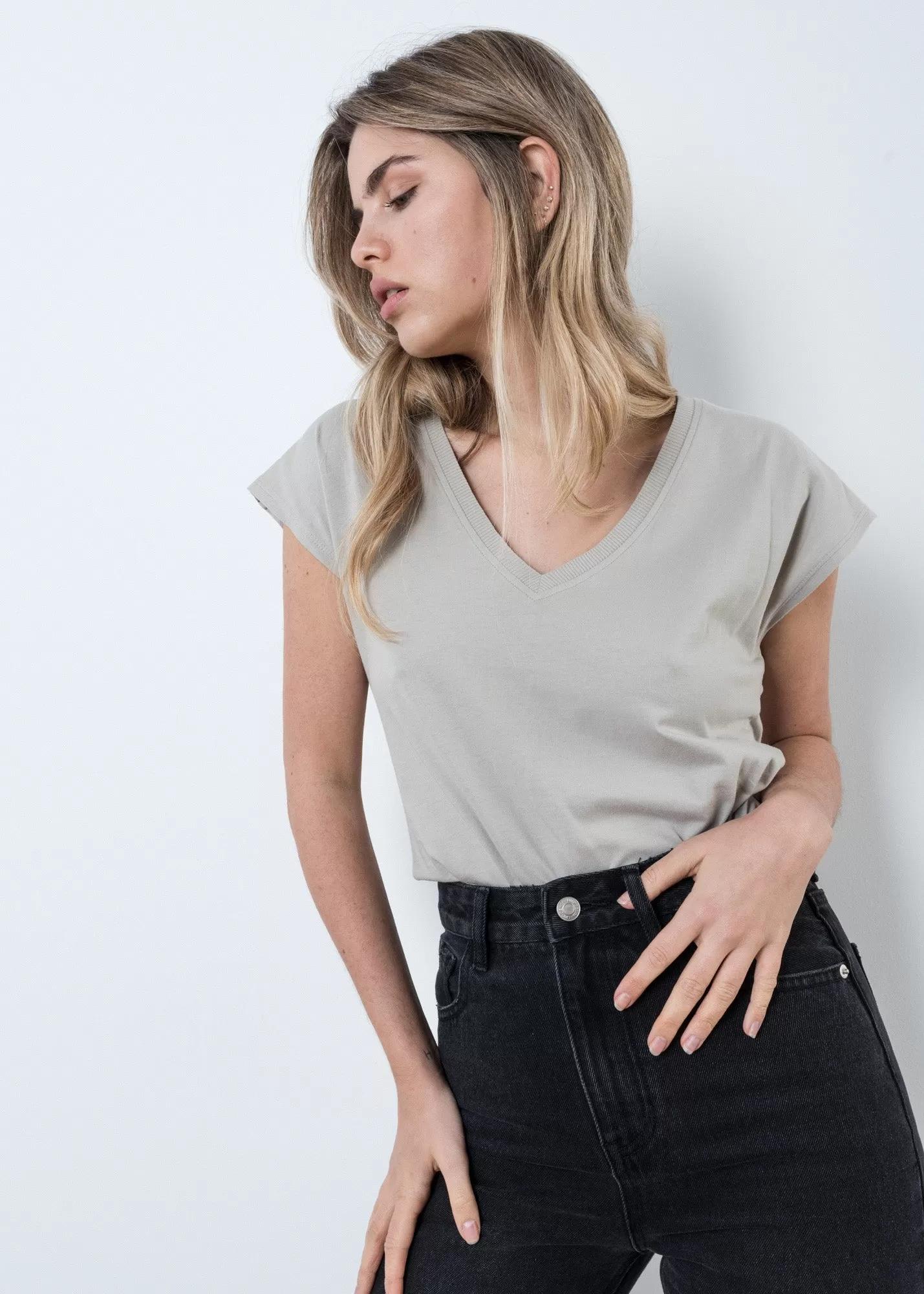 T-shirt basic con scollo a V