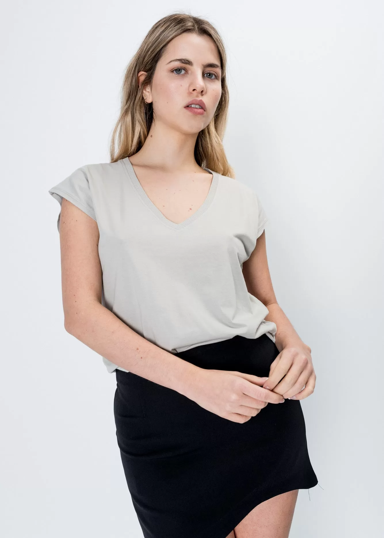 T-shirt basic con scollo a V